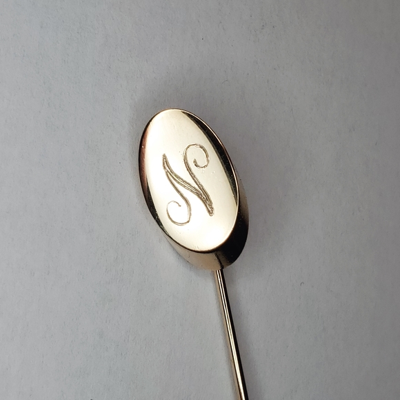 Stick pin lapel gold tone "N" monogram initial - Picture 2 of 6